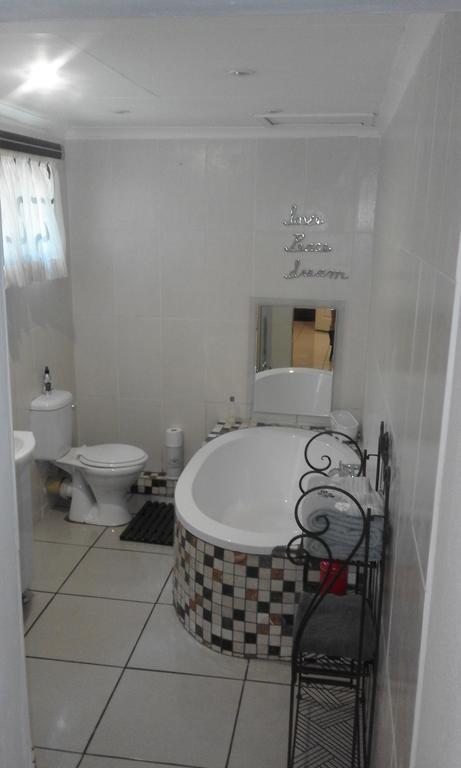 Poetry Guestrooms Vryburg Room photo
